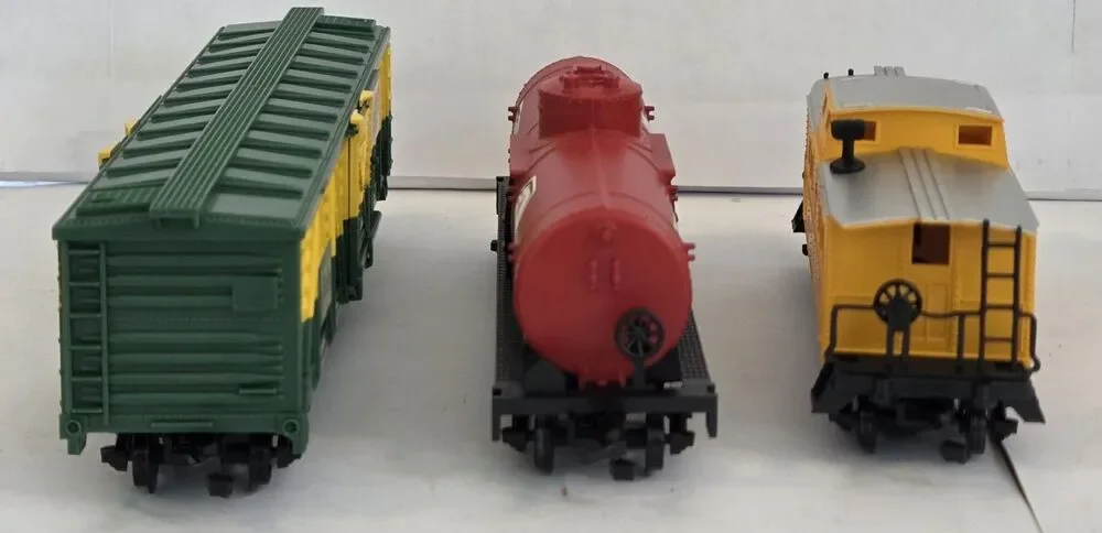 Life-Like Trains‎ HO Scale Freight Car Lot CNW Stock Car Koppers Tank UP Caboose